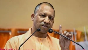 UP में योगी आदित्यनाथ ने सरकारी इमारतों पर गाय के गोबर से बने पेंट के इस्तेमाल का आह्वान किया।