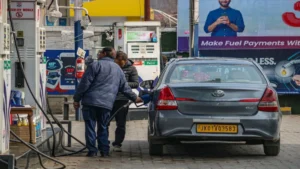 Delhi में Old Petrol-Diesel Vehicles को fuel नहीं मिलेगा, Government का बड़ा फैसला Air Pollution रोकने के लिए