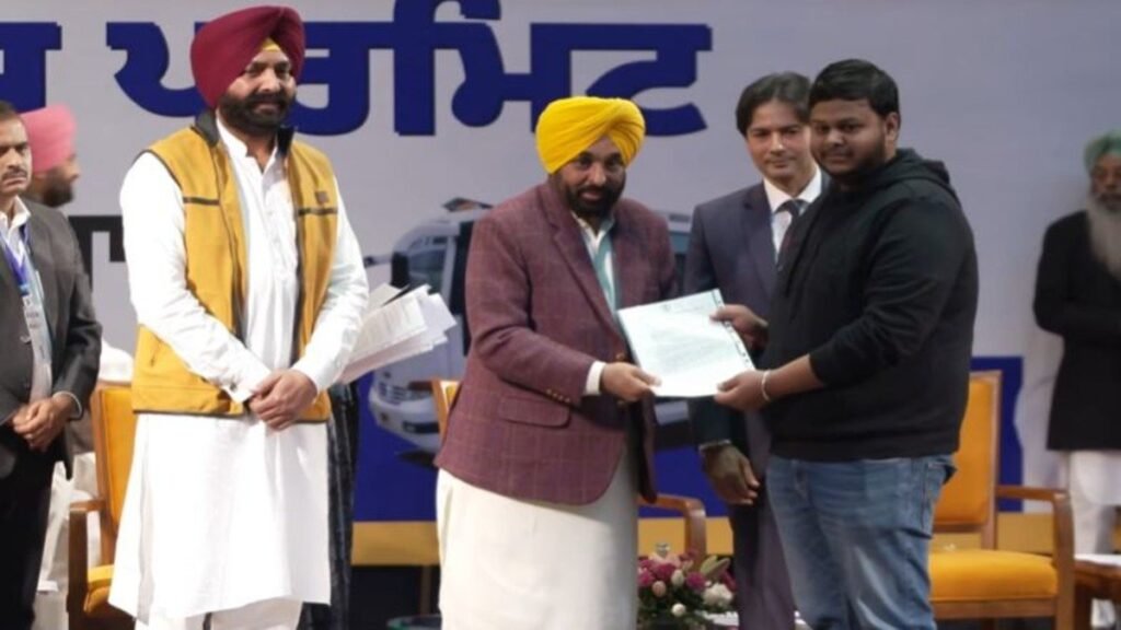 1300 नई बसें जल्दी ही खरीदेगी पंजाब सरकार:505 मिनी बसों को परमिट दिए, सीएम बोले-22 साल के युवा केंद्र ने बनाए पूर्व फौजी