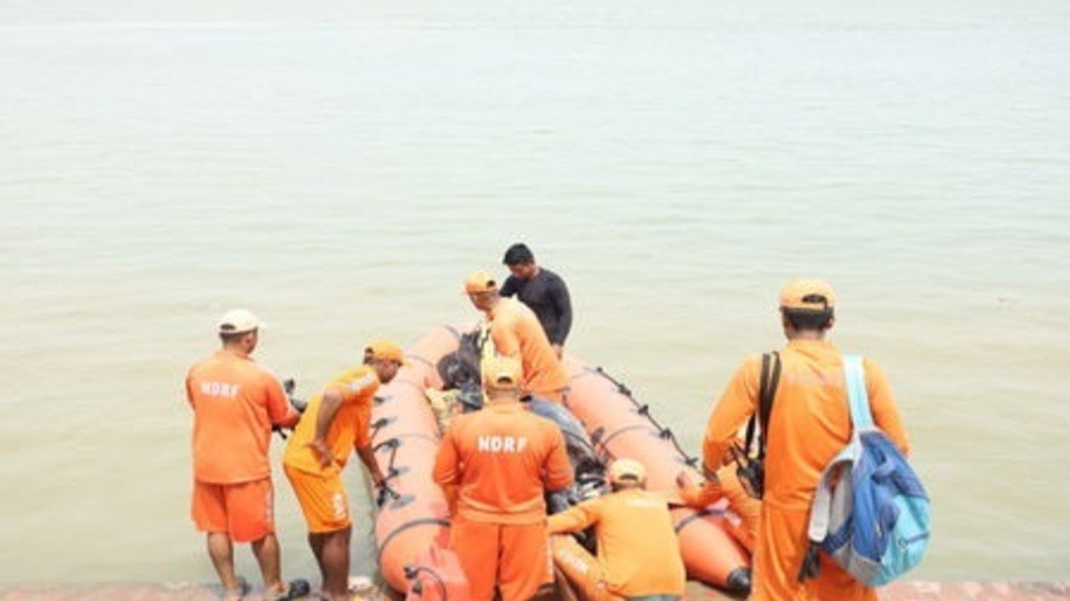 पटना में बड़ा नाव हादसा, गंगा नदी में पलटी नाव; 2 की मौत, 5 लोग लापता