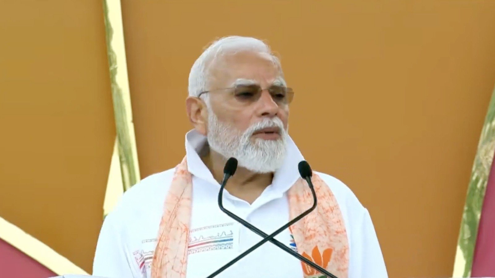 प्रधानमंत्री मोदी ने कोलकाता में अंतरराष्ट्रीय योग दिवस समारोह का किया नेतृत्व, ‘स्वस्थ वृद्धावस्था के लिए योग’ पर दिया जोर