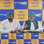 अमृतसर में कांग्रेस कार्यकर्ताओं ने मुख्यमंत्री की तीर्थ यात्रा बस पर किया हमला