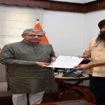 आप सांसद मालविंदर कंग ने केंद्रीय रेल मंत्री से की मुलाकात, पंजाब के रेलवे इंफ्रास्ट्रक्चर के लिए सौंपे तीन ज्ञापन