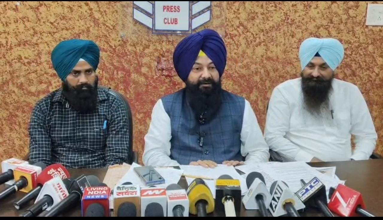 पंजाबियों से पगड़ी पहनने की अपील करने से पहले, चरणजीत चन्नी अपने कार्यकाल में हुई माइनिंग के बारे में जवाब दें: जसवीर सिंह गढ़ी